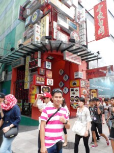 The entrance to the Food court at the Basement of Isetann , along road 50 (near the pavillion mall) . Read in blogs that this was a good food court. 