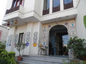 Maya Hotel's nice entrance way