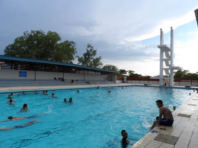 In lieu of not having bars and Liquors, the Sultan of Brunei provided affordable outdoor activities for people to enjoy , like pools, health clubs, and football games every night. Entrance to this nice pool is only  B$ 1  (  35 pesos ) 